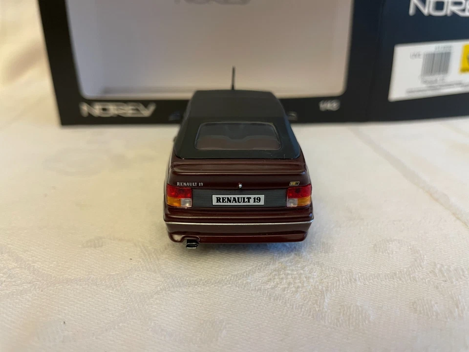 Renault 19 R19 16s cabriolet 1990 rouge foncé - 1/43 Norev - Photo 4/4