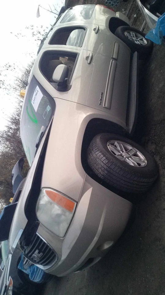 Used Hood fits: 2010 Gmc Yukon  Grade C - Изображение 4 из 4