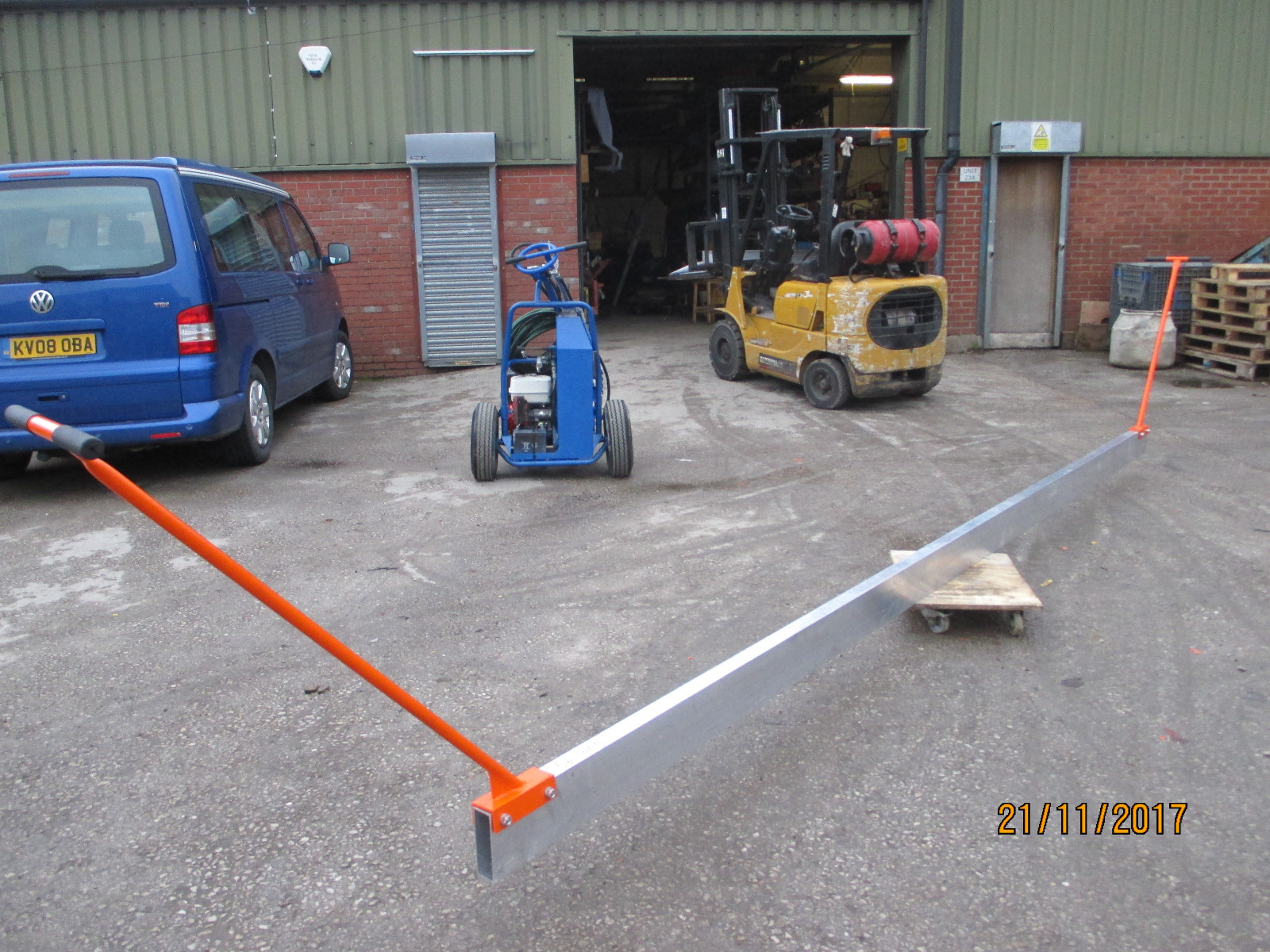 Hand Tamper Beam Screed Brand New Handles & Beam concrete striker tamp