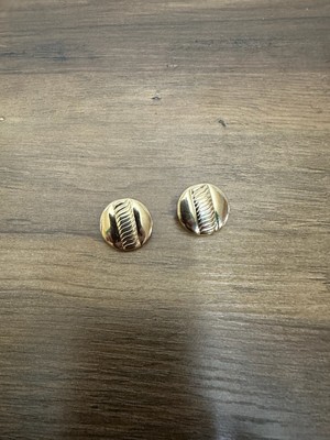 Round Clip On Earrings Textured Gold Tone Vintage Style Women Shell Signature