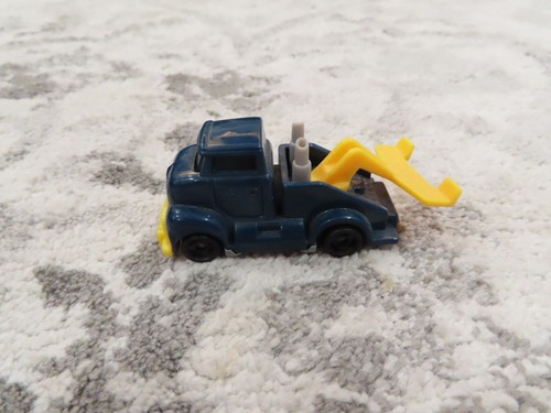 Vintage 1994 Mattel Hot Wheels McDonalds TOW TRUCK - Picture 2 of 6