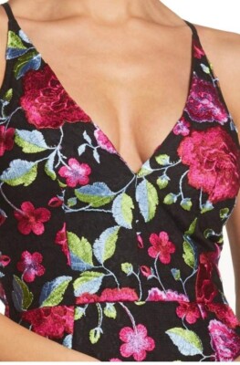 dress the population leticia Dress The Population Leticia Plunging Floral Gown