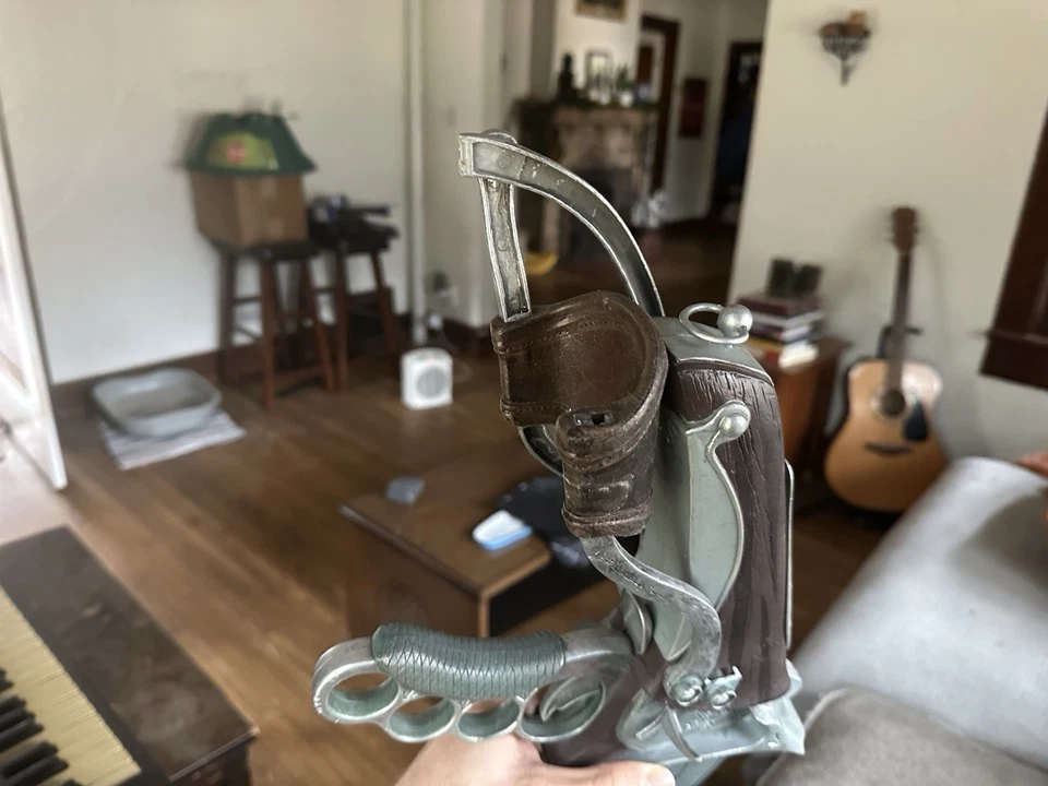 Réplica Bioshock Infinite Skyhook (falta pieza) Foto 2 de 4