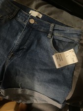 H M Women  s Blue Denim Shorts Size 6 Pocket Button Medium Wash