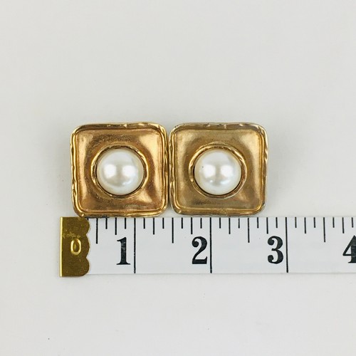 Clip On Earrings Large Square Muted Gold Tone White Faux Pearl Cabochon Vintage - Picture 5 of 5