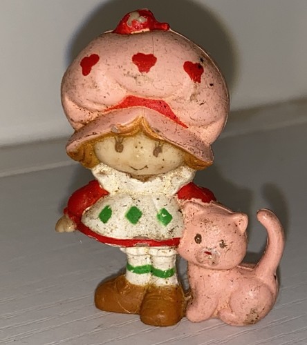Cute Vtg Tiny Strawberry Shortcake Figurine Plastic Rubber Miniature Custard - Picture 1 of 6
