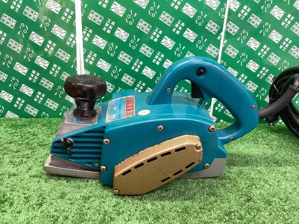 MAKITA CEPILLADORA CURVADA 4 3/8 IN 1003BA 100v,110mm 50-60Hz 1050W Foto 2 de 4