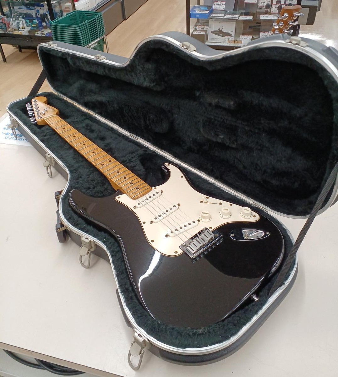 FENDER AMERICAN STANDARD STRATOCASTER Used 4 Electric Guitar