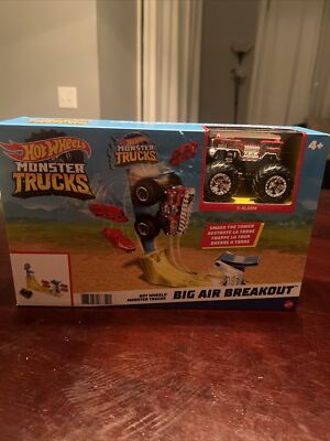 Hot Wheels Monster Trucks Big Air Breakout Truck and Stunt Set NEW IN BOX!