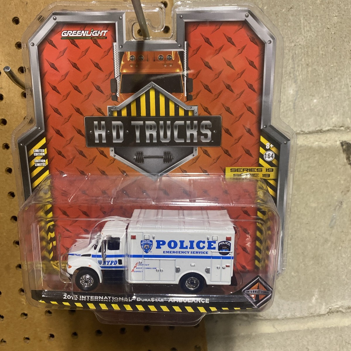 1/64 Greenlight HD TRUCKS NYPD Ambulance International Durastar