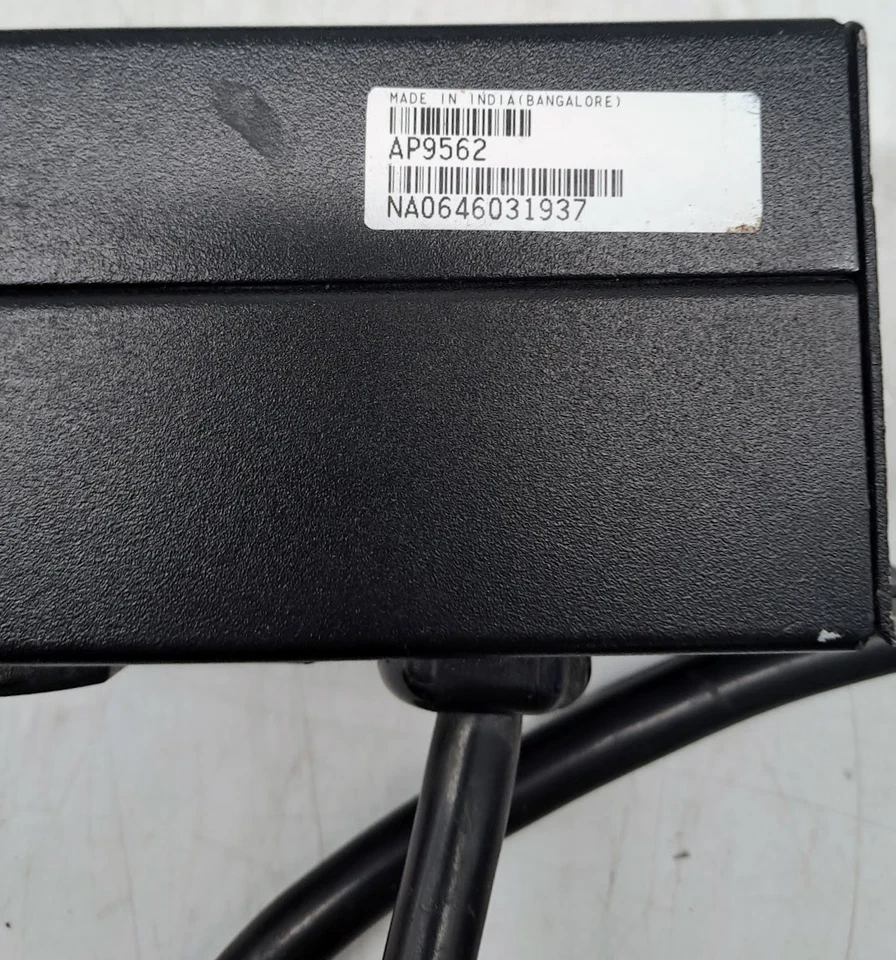 Lot of 2 APC AP9562 basic Rack Mount PDU 10 Outlets 1U - Image 4 of 4