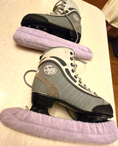 CCM SP60 Girls Ice Skates - Gray Barely Used - Size 4