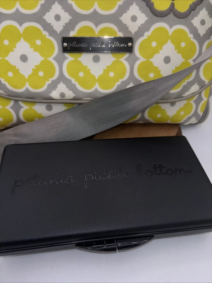 尿布袋,Petunia Pickle 底部尿布袋背包,黄色灰色花卉 — 第 4/4 张图片