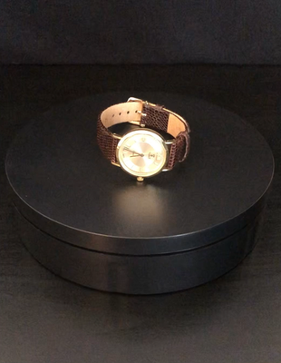 洋楽 Commander Venus 1st emo mineral cursive Vicence 18K Yellow Gold Ladies Quartz Wristwatch, 26mm, Milor