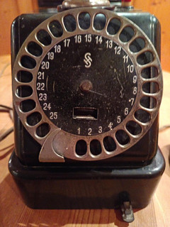 Antikes Wählscheiben Telefon mit Nummernscheibe 1–25 schwarz mit Gabel & Kabel