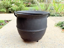 Cast Iron Bean Pot Gypsy Kettle 3 Leg Cowboy Cauldron Gate Mark FB & CO #8