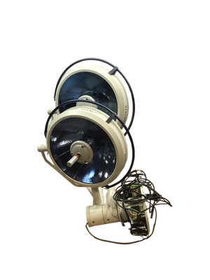 BERCHTOLD CHROMOPHARE D530 PLUS SURGICAL OR LIGHTS