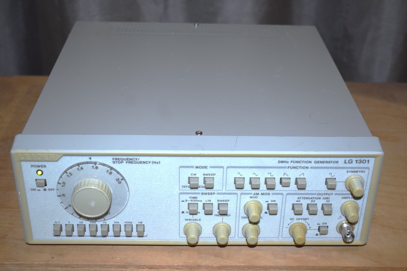 Leader LG1301 2 MHZ Function generator