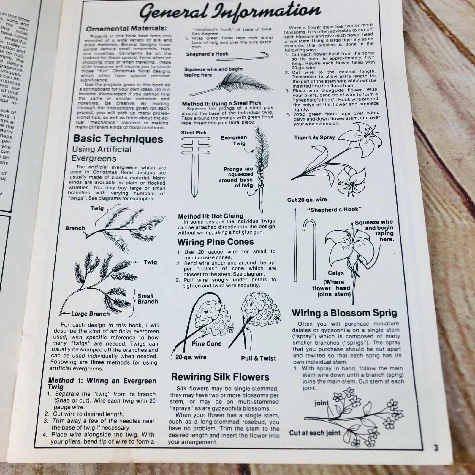 vtg Christmastime Wreath & Centerpieces 1982 by plaid craft book 