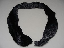 CALVIN KLEIN - Beautiful Animal Print - 38" x 70" - 100 Rayon Scarf 