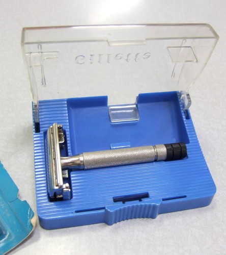 Vintage X2 1952 Gillette Black Tip DE Safety Razor Set in Case NOS BLUE BLADES - Picture 2 of 14