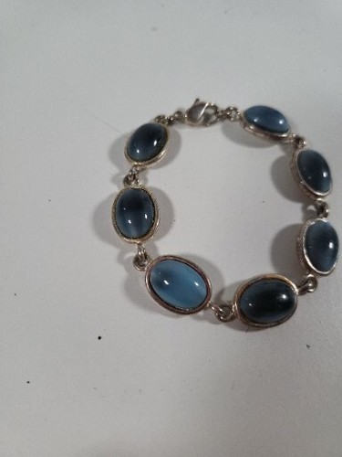 Liz Claiborne Link Bracelet Silver Tone Blue Stone Faux Moonstone 7" - Picture 2 of 5