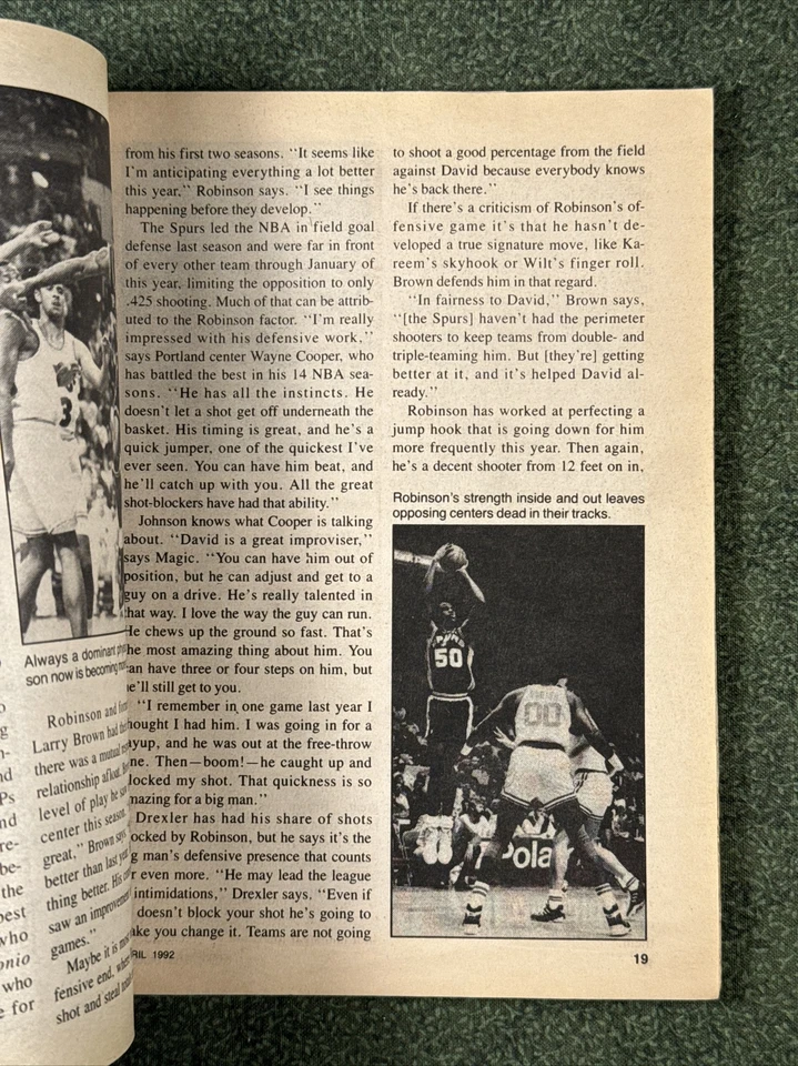 Revista de resumen de baloncesto de abril de 1992 David Robinson, San Antonio Spurs NBA Foto 3 de 4