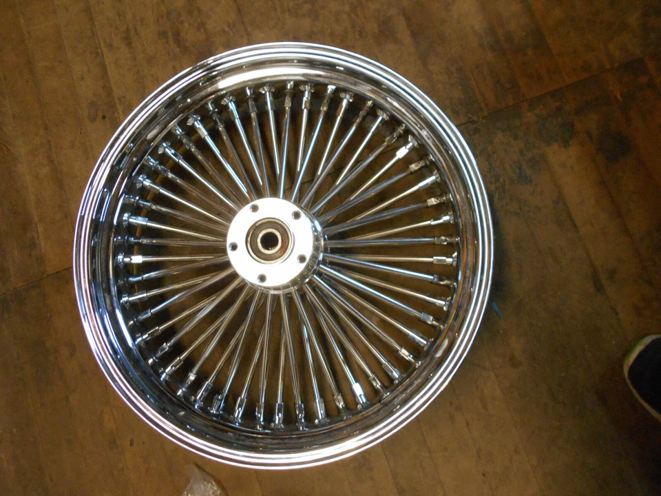 Rueda trasera Drag Specialties - 04845-2548S - Fat Daddy 50 radios con cordones radiales Foto 2 de 4