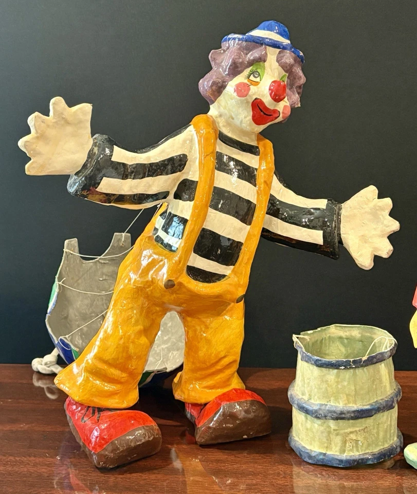 Par de payasos mexicanos vintage de papel maché: paracaídas colgante y cubo Foto 3 de 4