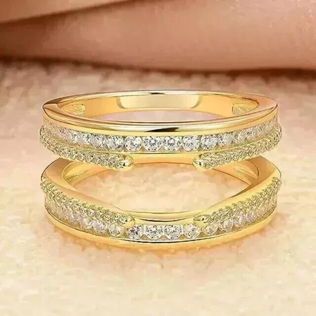 Round Cut Simulated Diamond Women's Wedding Band Ring In 14k Yellow Gold Plated