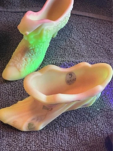 Fenton Burmese uranium glass shoe collection 7 pieces