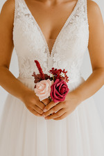 6 PCS Dusty Rose Wrist Corsage Set Wedding Bridesmaid Floral Bracelets Pink Burg