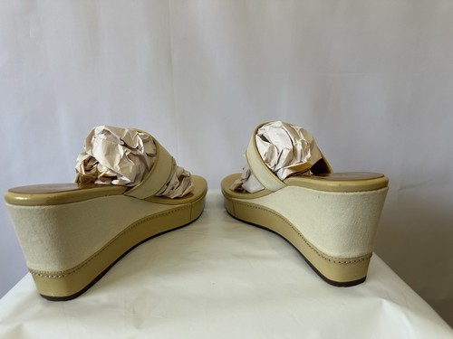 Coach Felicia Wedge Thong Sandal Size 7.5 B Ivory & Camel Patent Leather - Picture 4 of 9