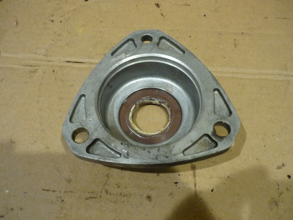 Ferrari 208, 308, 512 - Soporte distribuidor - P/N 107992 Foto 3 de 3