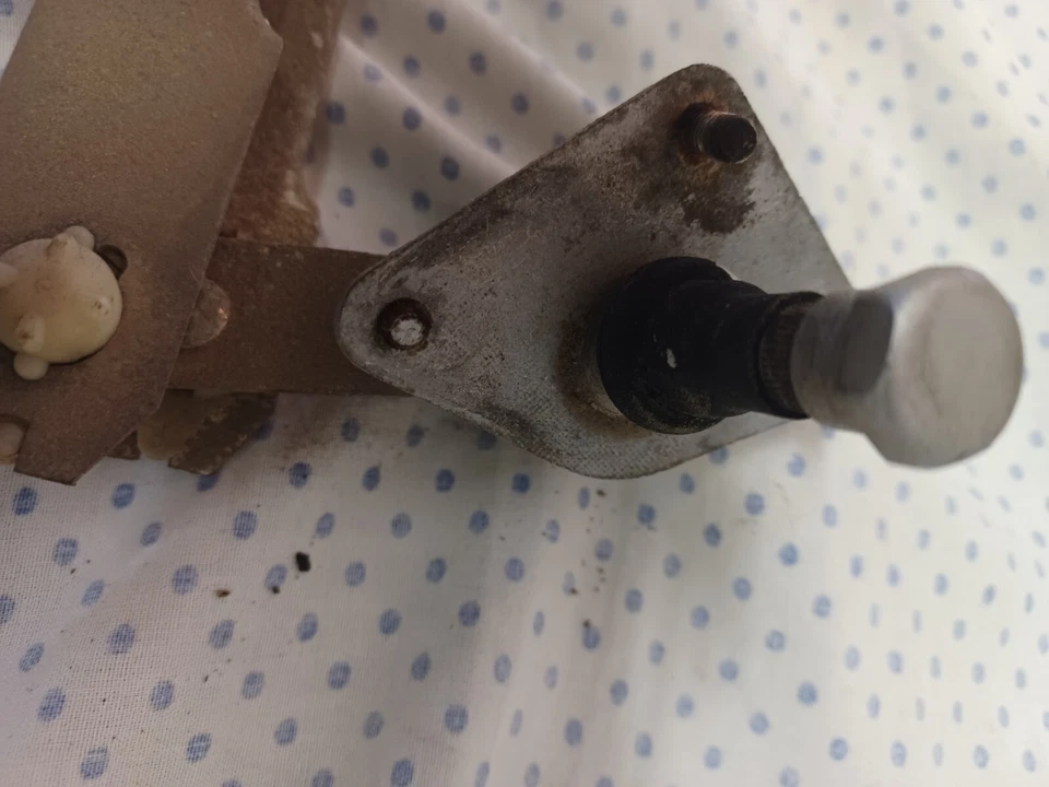1978 Datsun Nissan 620 Windshield Wiper Motor with Wiper Arms Complete Assmebly - Image 3 of 4
