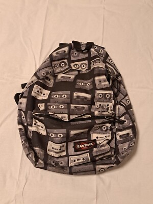 Zaino Eastpack Padded Pak'r con fantasia a Cassette in scala di grigio