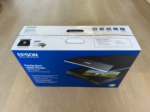 Epson Perfection V600 Photo Color Scanner 6400 x 9600 dpi Film Document New Open