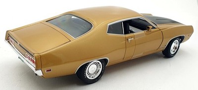 アメリカンマッスル 1/18 1970 Ford Torino GT ミニカー hqdefault.jpg