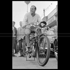 Photo M.000817 MIKE HAILWOOD 1966 & OLD MOTORCYCLE
