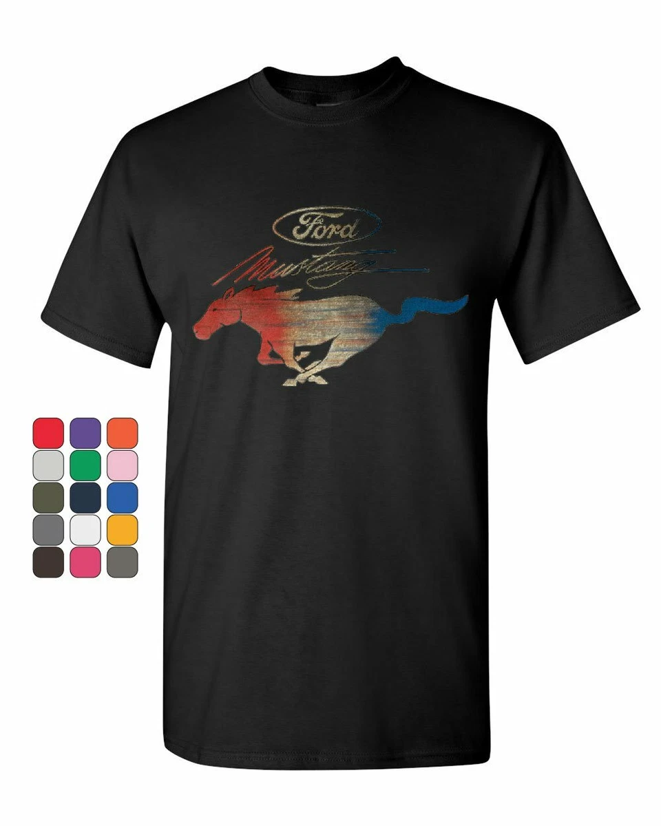 T-shirt Manica Lunga Unisex Con Grafica Vintage Ford Mustang IMSA GT Da Corsa