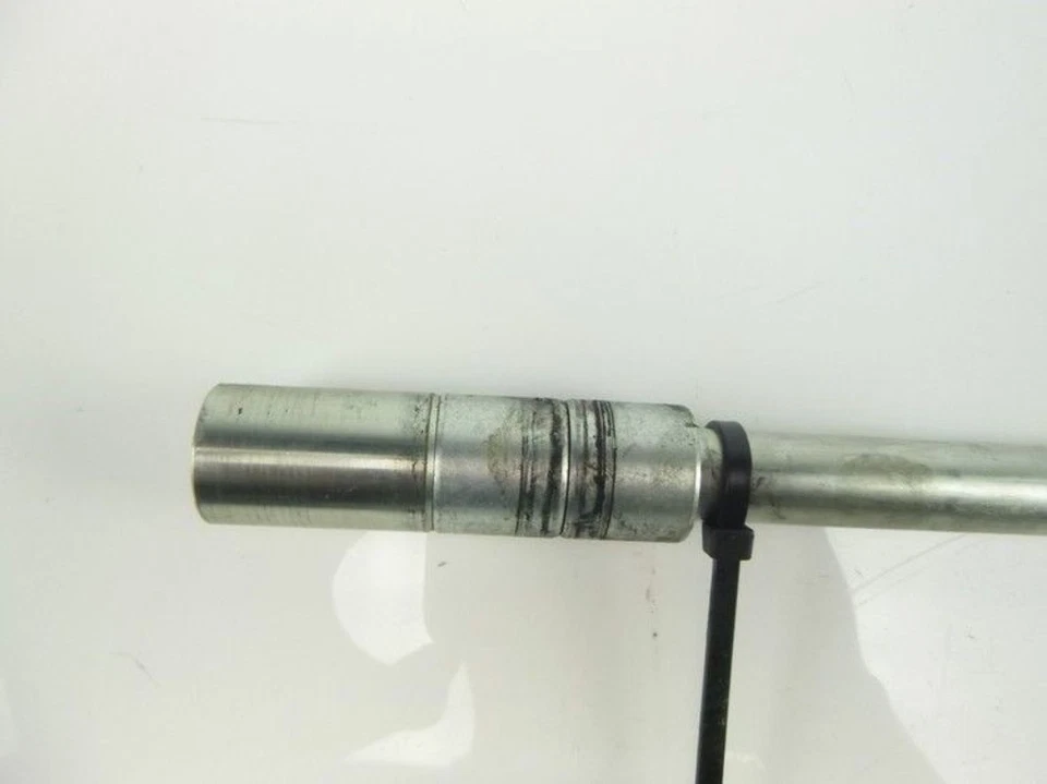 Eixo dianteiro da roda Honda CB500 X 2013 - Imagem 3 de 4