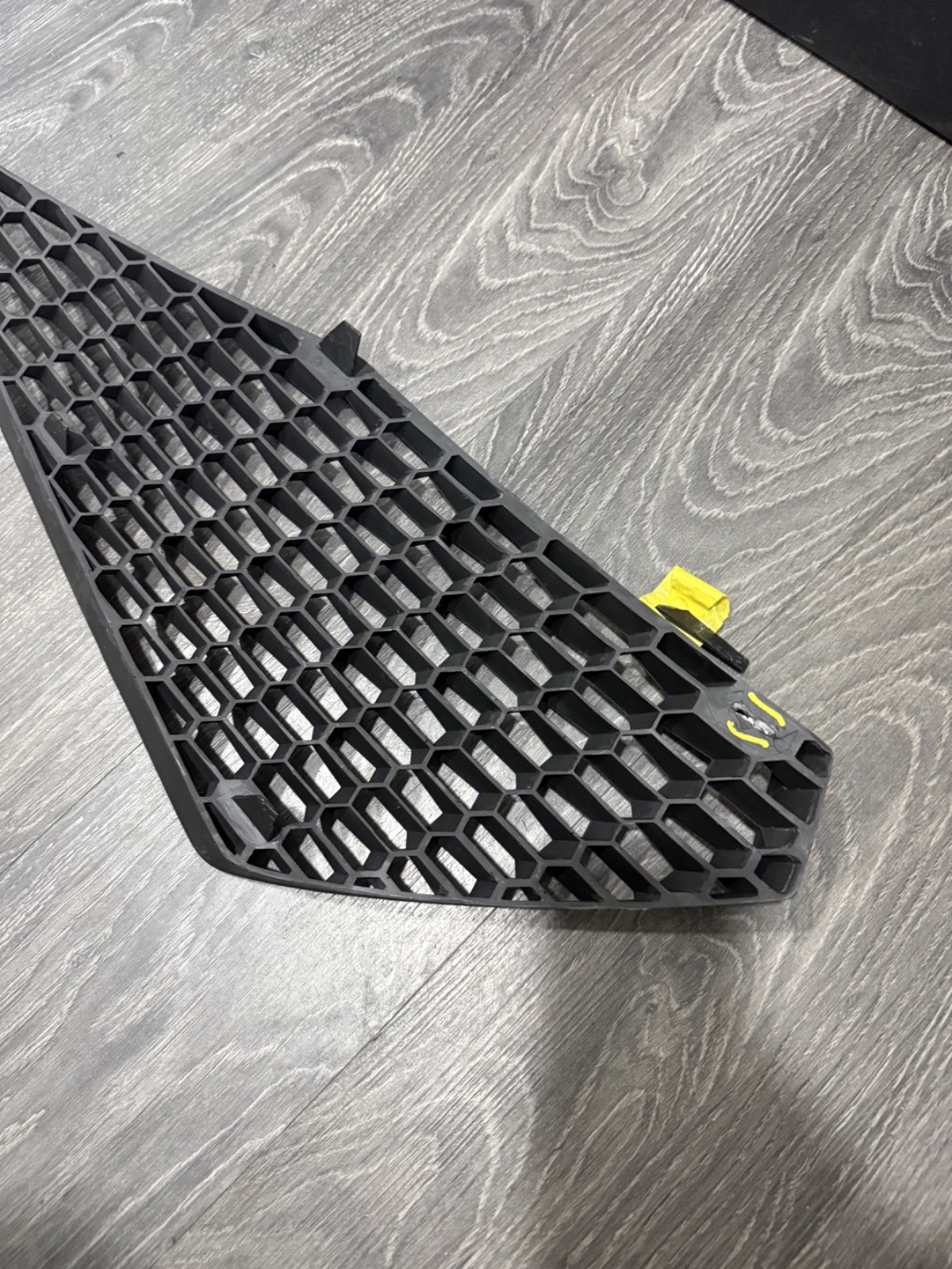 LAMBORGHINI HURACAN FRONT PASSENGER BUMPER GRILLE 4T0807682A