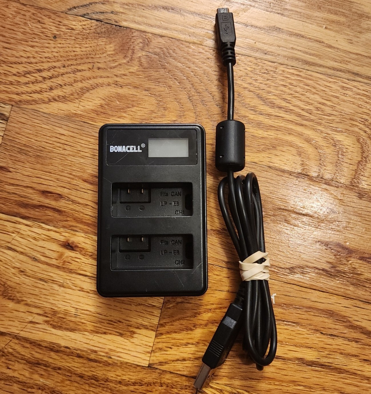 Bonacell LCD Display Micro USB Dual Port Battery Charger For LP-E8 Battery USED