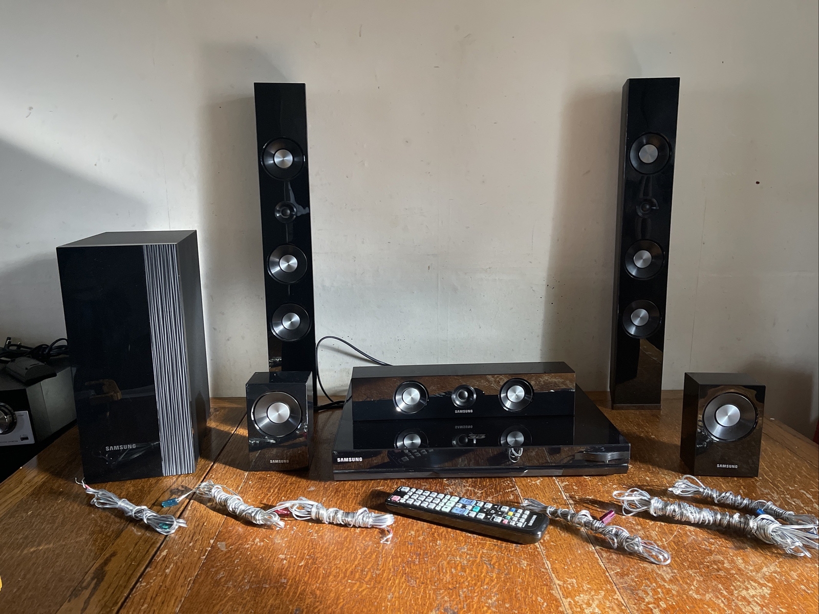 Samsung HT-D5530 Sistema home theatre intelligente 3D Blu Ray uscita massima 5,1...