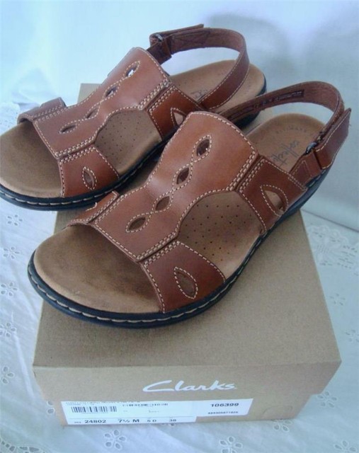 clarks women's leisa lakelyn flat sandal