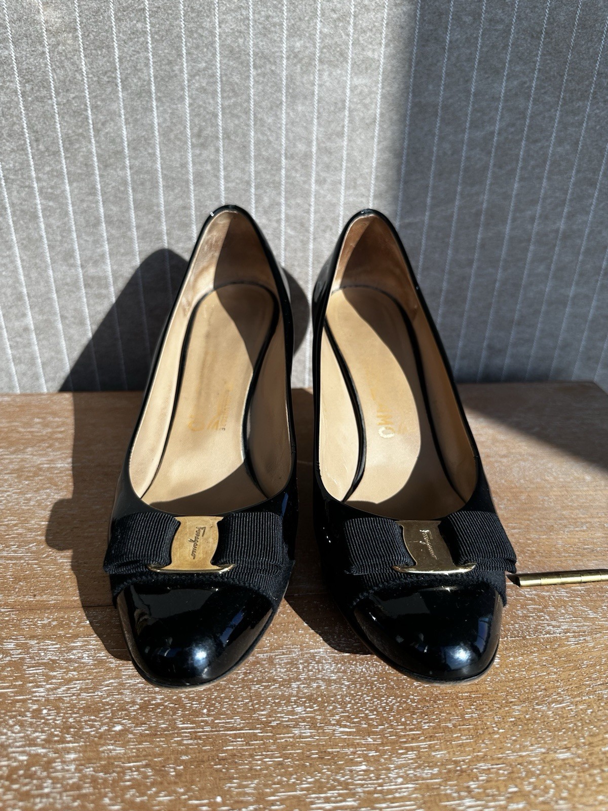 Salvatore Ferragamo Women's Black Patent Leather Bow Pumps Gold Hardware 8.5B