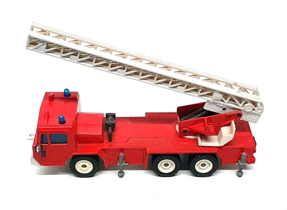 Siku 1/55 Scale Diecast 2924 - Faun Fire Engine - Red/White - Image 4 of 4