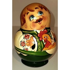 Set of 8 Wooden Vintage Russian Nesting Dolls. Beautiful Pre Owned Condition