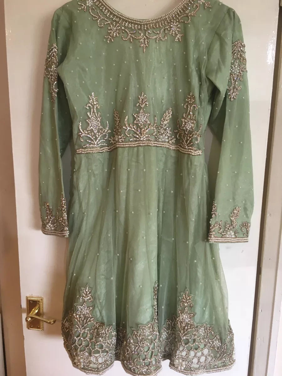 Formal wedding hot sale dresses pakistani