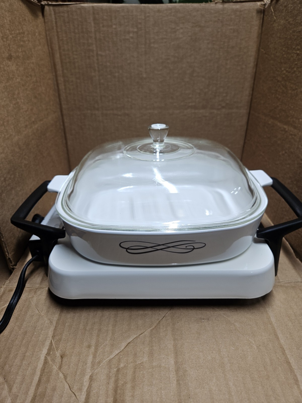 CORNING WARE ELECTRIC SKILLET HOT PLATE W/ 10"x10" SKILLET CASSEROLE